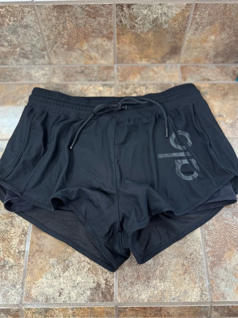 Alo Yoga Ambience Layered Mesh Performance Shorts Black Medium